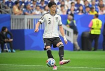 「肌も綺麗過ぎ」「朝３時でも…」W杯決勝で映った日本代表DFに視線集中「スーツでも男前なのずるいだろ」