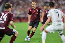 「全く変わらんな」「日本でプレーしてたなんて…」決勝のピッチに登場したJリーグでもお馴染みのレジェンドにSNS沸騰！「懐かしい」「お元気そうで何より」【W杯】