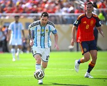 極めて堅い決勝、アルゼンチン対スペインは０－０のまま延長へ。メッシ擁する前回王者はエンソが退場＆まさかのシュート０本【W杯】