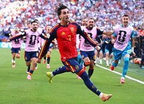 スペインが16年ぶり二度目の優勝！106分にフェランがV弾！39歳メッシ牽引のアルゼンチンは大苦戦…３か国目の連覇ならず【W杯決勝】
