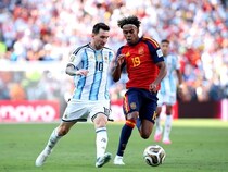 「泣かずには見られない」「素晴らしい光景」W杯決勝後、“感動の一枚”に反響続々！「象徴的な瞬間」