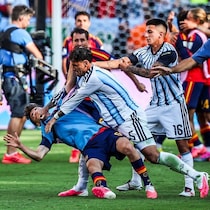 「勝手に言わせておけばいいわ」Ｗ杯決勝後の“暴行”で非難されるパレデスの母親がピシャリ！ 英国との領土問題にも触れる「我々のものよ！」