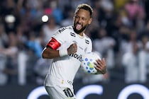 「『ネイマールはもう終わった』と言う人に見てほしい」セレソンのスターがＷ杯後の初戦で鮮烈弾含む２発！「やはり別格」「まだまだやれる」など反響