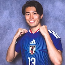 「美男美女すぎる」イベントに出席した中村敬斗とサッカー通美女の“横並びショット”に脚光！「どんどんカッコよくなってる」「仕事場で推しに会えるって…」