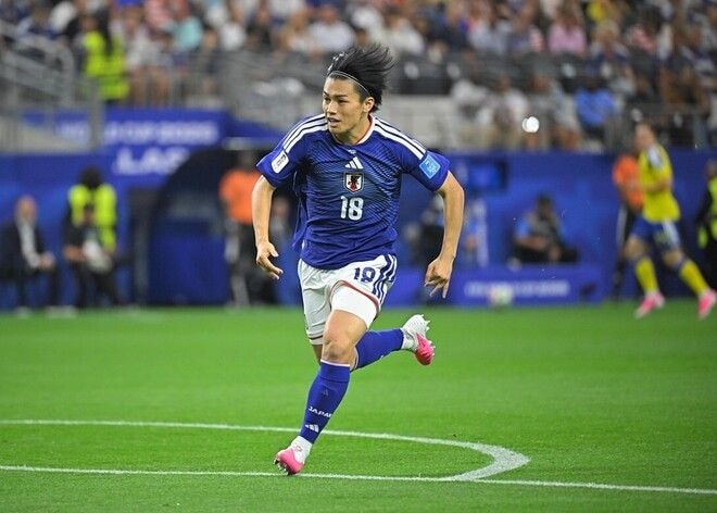 「43億円のオファーを拒否」優勝9回のイングランド古豪が日本代表エースへ高額入札も…“拒絶”と現地報道。移籍容認もまさかの65億円を要求か