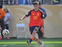 Ｗ杯制覇のペドリ「中国の伝統的な衣装が似合う」。現地で蹴鞠を体験「うわー、これはかっこいい！」「かわいいですね」など脚光