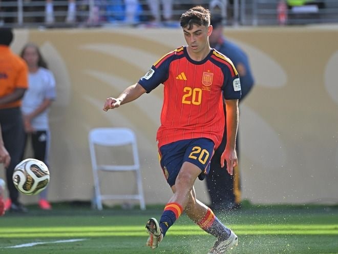 W杯制覇のペドリ「中国の伝統的な衣装が似合う」。現地で蹴鞠を体験「うわー、これはかっこいい!」「かわいいですね」など脚光