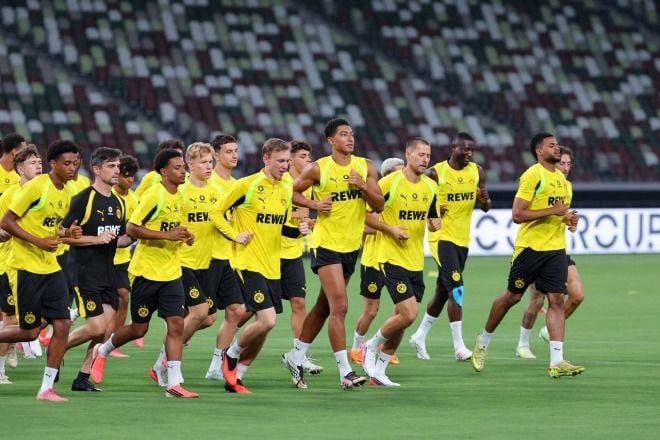 ドルトムント、国立で前日練習を実施! 実戦を意識したメニューも…山本天翔やドイツ代表戦士登場で黄色に染まったスタンド沸く
