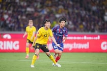 「信じられない」「これはひどい」試合が中断…日本のスタジアムで起きた“緊急事態”に海外ファン衝撃！「クレイジーだ」