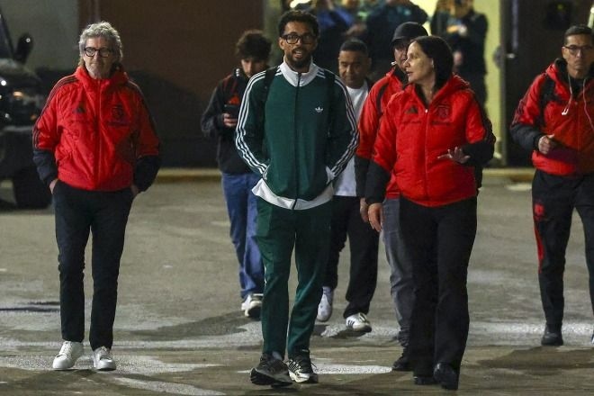 「ついに！」「すごい雰囲気だ」W杯で大ブレイクの40歳GK、新天地チリ到着時の“熱狂歓迎”に反響「空港は“ヴォジーニャ・マニア”に包まれた」