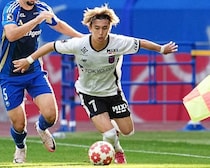 初の欧州挑戦を経て…FC東京が23歳MFの復帰を発表！「どんな状況でも自分にできることを精一杯頑張ります」