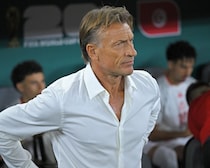 「48時間以内に任命」Ｗ杯で日本に惨敗したチュニジアを指揮した“白シャツの魔術師”がコートジボワール代表指揮官に就任か。仏メディアが報道