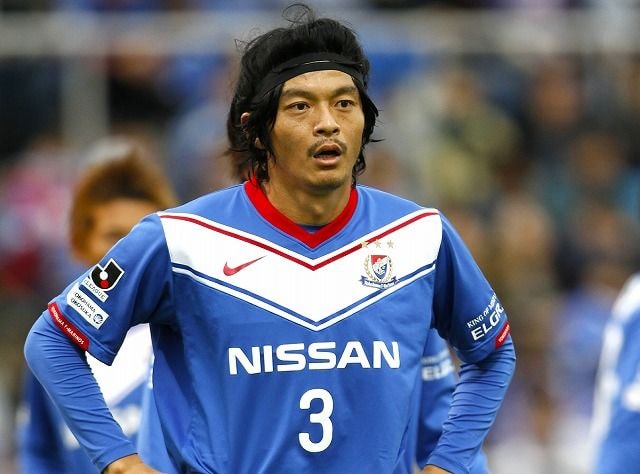 松田直樹さんが亡くなって15年…横浜FMの選手全員が3番を背負って登場。スタンドには「ミスターマリノスこれまでもこれからも共に」