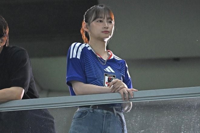 「溢れ出る彼女感」「可愛すぎる!」サッカー好き元人気アイドル、J開幕戦の自然体な“観戦ショット”が話題!「ホントに好きなんだな」