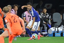 「『お前座れ』と…」「なぜか僕の部屋に来た」日本代表DFが明かした“W杯秘話”。先輩２人に真顔で伝えられた言葉「浮かれているように見えたのかな（笑）」