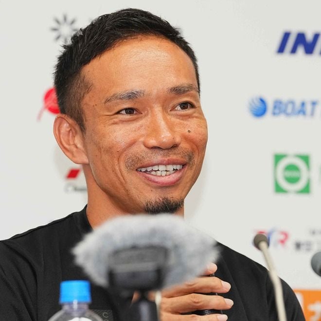 「日本代表は常に目指す」39歳・長友佑都が現役続行で誓った覚悟。遠藤保仁の歴代最多記録”152”まであと６試合