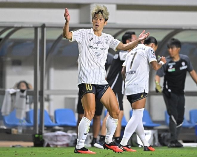 「タイトルを取るために点を取りたい」大迫勇也が値千金の決勝弾！ 神戸を開幕戦勝利に導く「本当に硬い試合になりましたけど…」