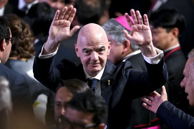 「とんでもない暴露だな」非難集中のFIFA会長を突如襲った“愛人スキャンダル”に海外沸騰！「名声は地に堕ちた」「タイミングが絶妙すぎないか」