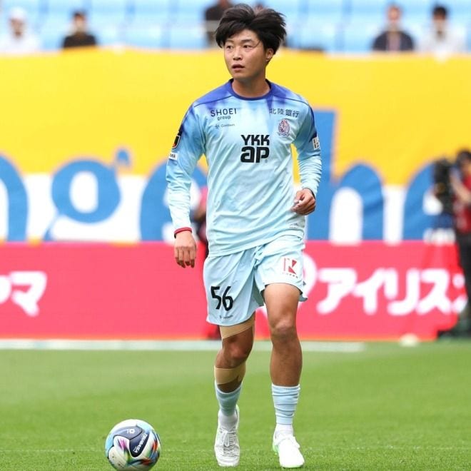 「美男美女すぎる」26歳Ｊリーガーが突然の結婚報告で“顔出し”美人妻を紹介！「韓流スターに間違える」「かわいい奥様ですね」