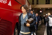「どこに行ったんだ」「謎すぎる」大人気女優と電撃婚の日本代表DF、開幕戦でまさかのメンバー外にファン騒然「外されるなんて」「どうなっちゃうの」
