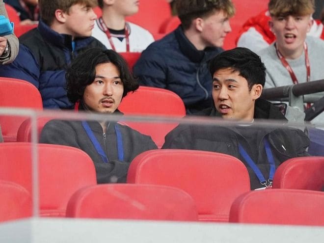 「リバプール史上最高の日本人選手２人」アンフィールドで再会。サムライ戦士の“胸熱”２ショットに脚光「感慨深い...」「すごいな日本って改めて思う」