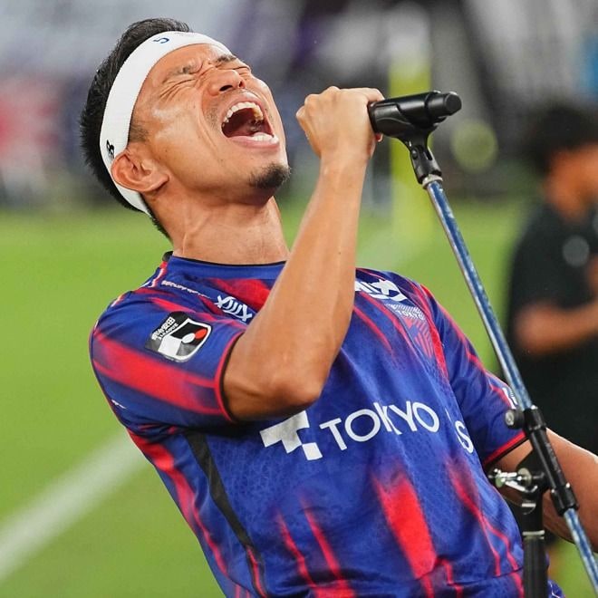 「試合に出なくても味スタを支配」"究極のエンターテイナー"長友佑都が見せつけた圧倒的な熱量