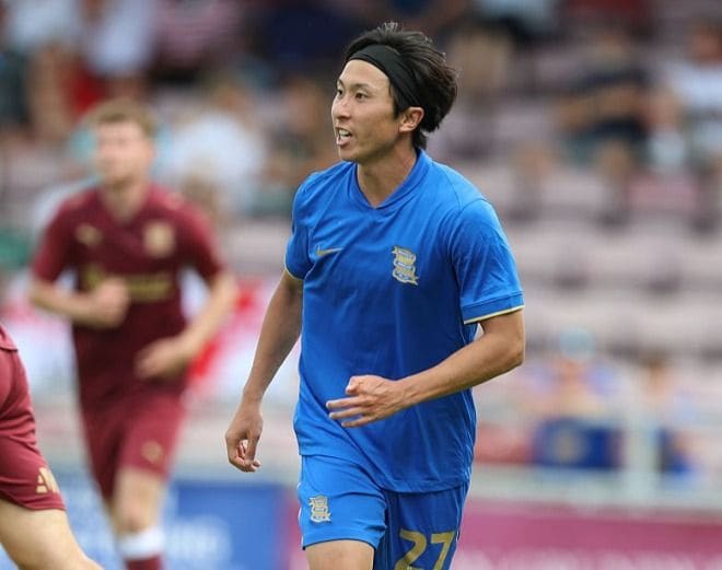 昨季はイングランドでまさかの出場5試合→評価を上げていた“日本人10番”が無念の負傷。指揮官も落胆「残念だ。プレシーズンは期待できるものだったから…」