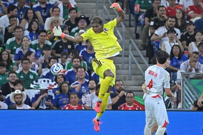 「韓国サッカー、もうGKさえ日本に遅れている」日本代表守護神の“ビッグクラブ移籍” 現実味に隣国メディア嘆き「複雑な思いを抱かざるを得ない」