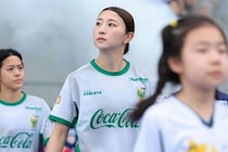 「マジで美しい」「透明感」なでしこMFの“白タンクトップ”夏のオフ姿に反響！「尊すぎる」「おしゃれ」