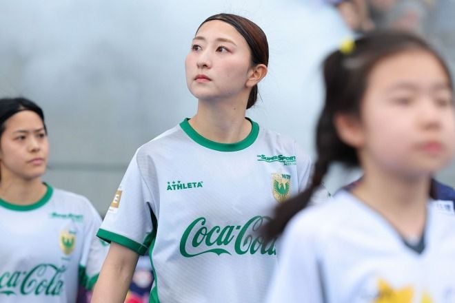 「マジで美しい」「透明感」なでしこMFの“白タンクトップ”夏のオフ姿に反響!「尊すぎる」「おしゃれ」