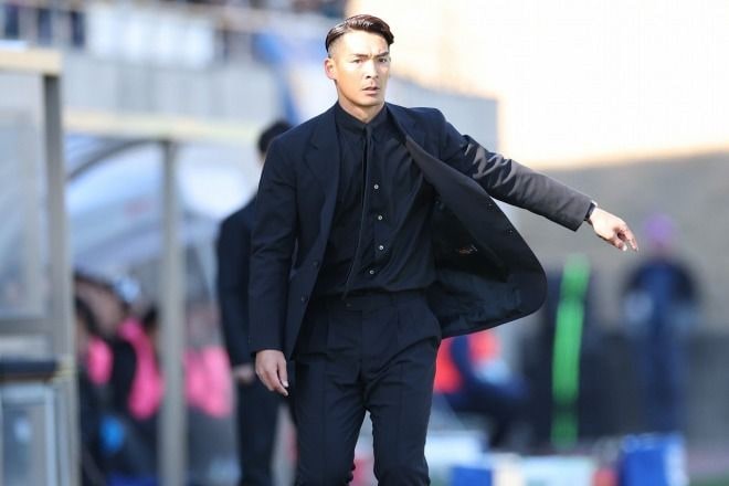 「なにしてんの(笑)」「強すぎん?」J2で生まれたユニークな“珍作戦”が話題! 見事な2発に「面白い」「しっかり結果出てるのすごい」の声
