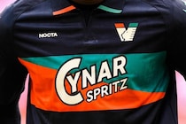 「もはやファッションショー」セリエA復帰クラブの“オシャレすぎる”新ユニに絶賛殺到！「良すぎないか…」「本当に美しいな」