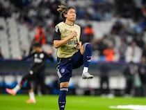 「クソだ。起用しろよ」「何やってんだ」人気女優と電撃婚の日本代表DF、またも出番なし…“今季０分”に現地ファンが憤慨「10倍よくなる」「信じられない」