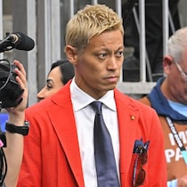 「犯罪者のように扱われる」「よくこんな失礼なこと言えるな」本田圭佑の“レフェリー発言”が物議「報酬や社会的地位が低すぎる」