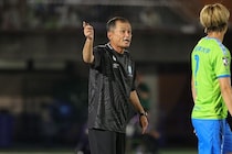 “新スタイル”で開幕２連勝の湘南。長澤徹監督が語った４バックの狙い