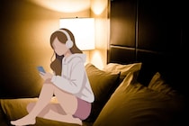 【星座x血液型別】頭の中は彼だらけ！？「彼の行動を監視しがちな女性」ランキング＜第１位～第３位＞