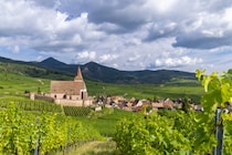 観光客「1億人」でも平穏　フランスに学ぶオーバーツーリズム対策