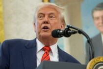 中国人がトランプ大統領のモノマネに激怒　「この人と写真を撮らないで」を選択 中国人がトランプ大統領のモノマネに激怒　「この人と写真を撮らないで」