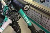 「ナンバープレートが歪んでいた」　整備不良が問題視されているLUUP