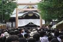 靖国神社で放尿と落書きをした中国人　「今日は子供の日。俺は大きな子供だ」