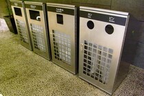 秋葉原で「移動式ゴミ箱」の実証実験　「マジですごい」「他でもやってほしい」