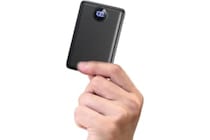 重いモバイルバッテリーはいや？　SOOEOなら薄型で持ち運びしやすい！