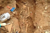 「大量に見つかるのは極めて異例」　スポーツ施設の改修工事で発掘された150体の人骨