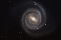 「ブラックホールが衝突したら重力波が広がるはず」　アインシュタインらの理論、裏付けを確認