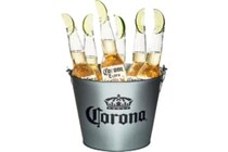 酒が好きなら？　オリジナルバケツ付きのコロナ・エキストラを楽しもう！