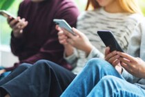 SNSの若者への悪影響を研究する者として、禁止には賛成しない