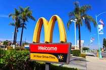 ファストフード「最低賃金3200円」で何が起きたのか　カリフォルニアで導入から2年
