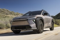 トヨタ新型EV、スープラ級加速に米メディア衝撃「SUVに必要なのか」