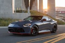 「ついに完成形」新型Z NISMOを米メディア絶賛　MT追加だけではない進化とは