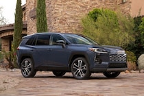 RAV4はなぜ「売れなかった」のか　米販売首位陥落の裏にあったトヨタの判断